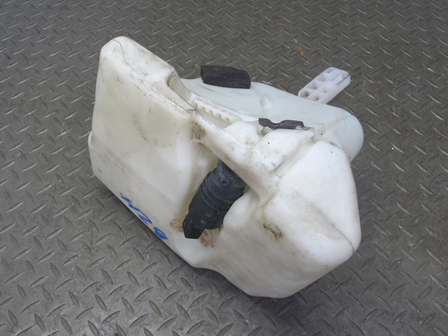 98-02 BMW E36/7 Z3 Windshied Washer Fluid Reservoir Tank w Pump OEM