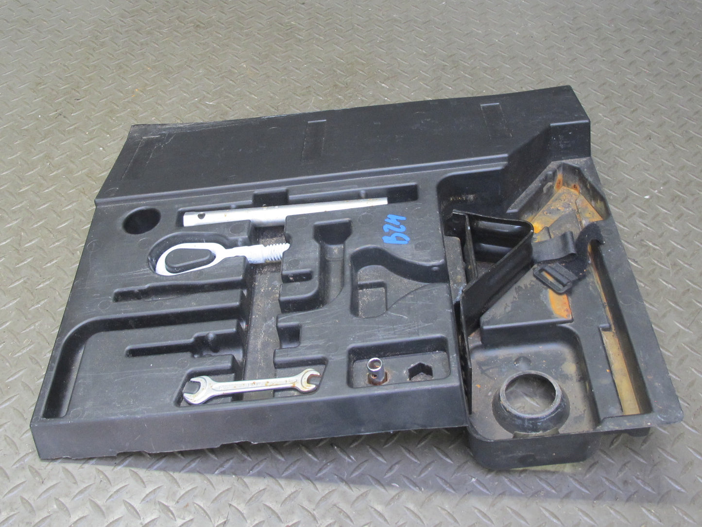 97-02 BMW E36/7 Z3 Roadster Spare Tire Tool KIT Tray Holder Set OEM