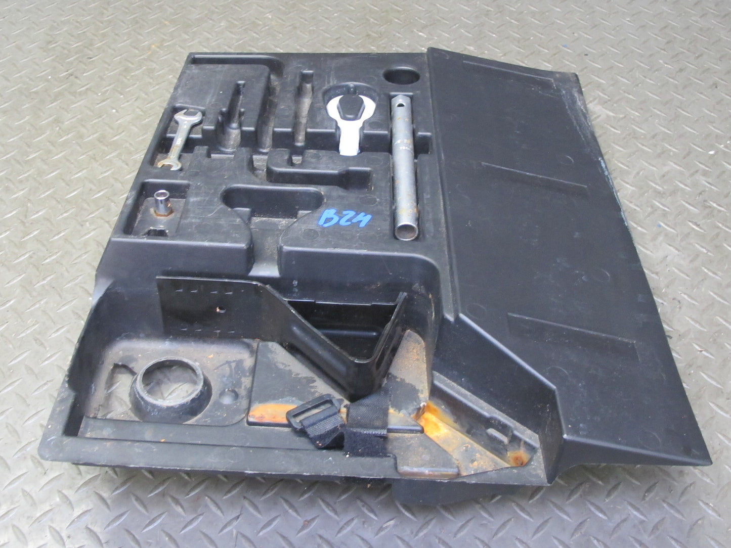97-02 BMW E36/7 Z3 Roadster Spare Tire Tool KIT Tray Holder Set OEM