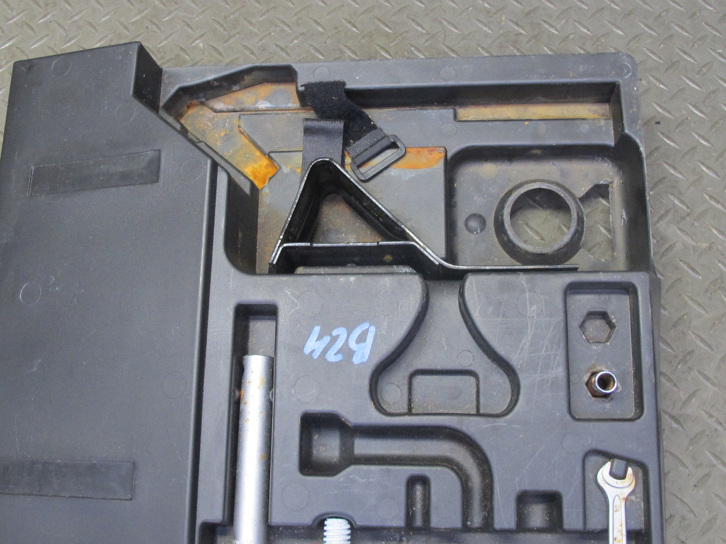 97-02 BMW E36/7 Z3 Roadster Spare Tire Tool KIT Tray Holder Set OEM