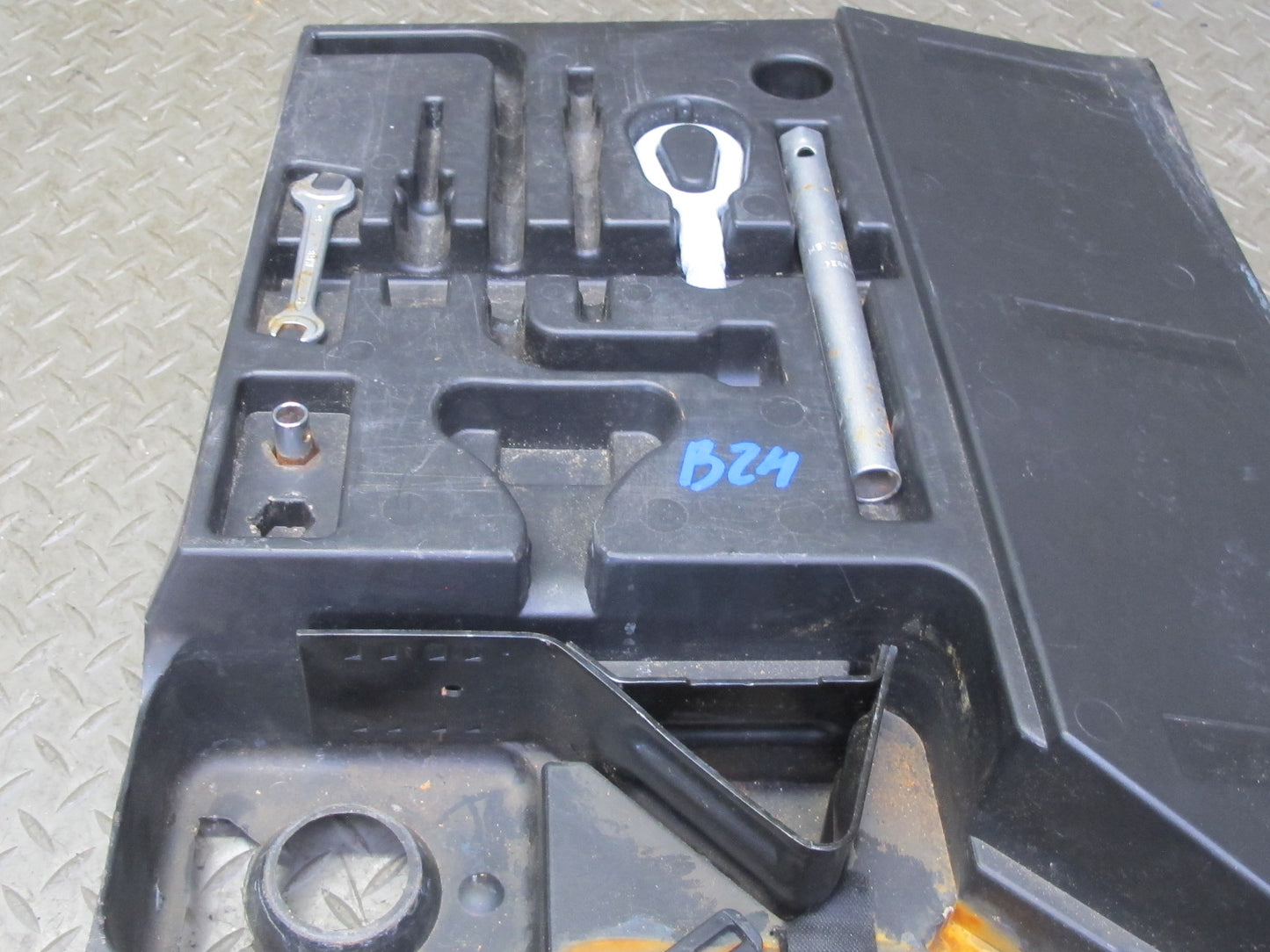 97-02 BMW E36/7 Z3 Roadster Spare Tire Tool KIT Tray Holder Set OEM
