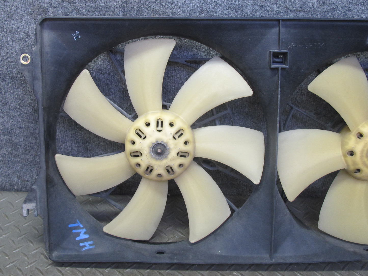 00-05 Toyota MR2 Spyder ZZW30L Engine Radiator Cooling Fan Motor Shroud OEM