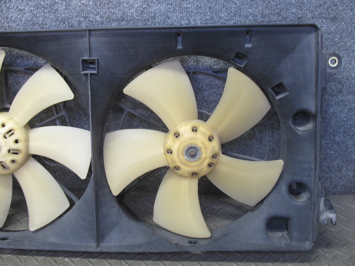 00-05 Toyota MR2 Spyder ZZW30L Engine Radiator Cooling Fan Motor Shroud OEM