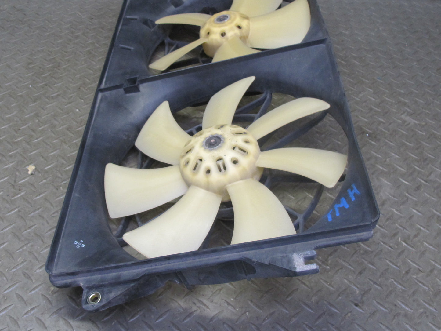 00-05 Toyota MR2 Spyder ZZW30L Engine Radiator Cooling Fan Motor Shroud OEM