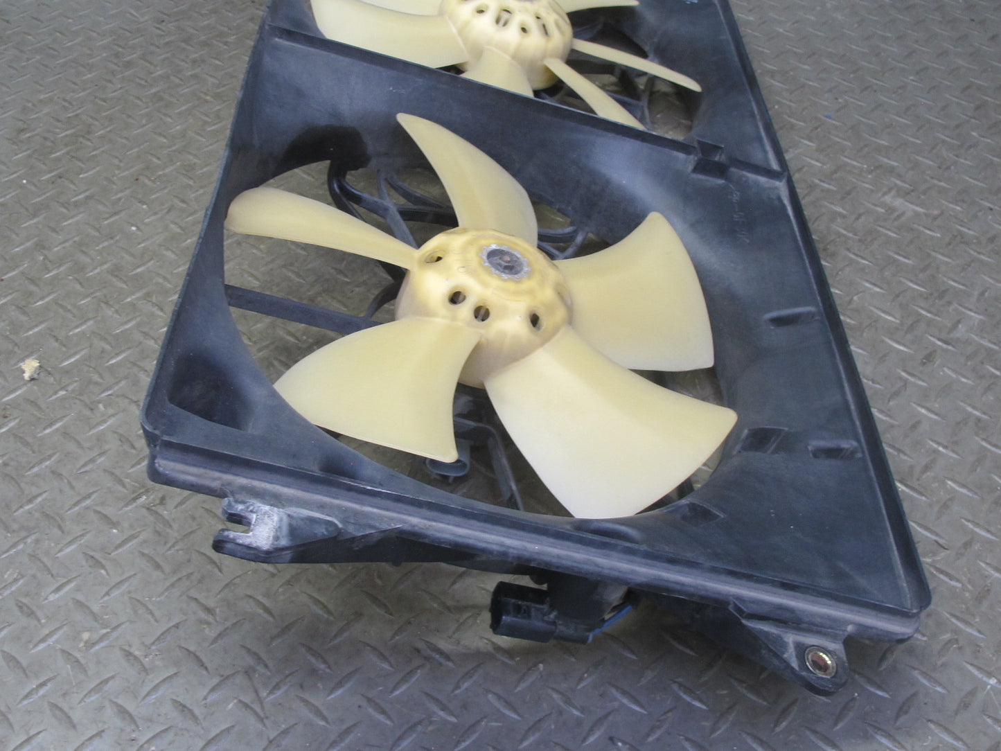 00-05 Toyota MR2 Spyder ZZW30L Engine Radiator Cooling Fan Motor Shroud OEM