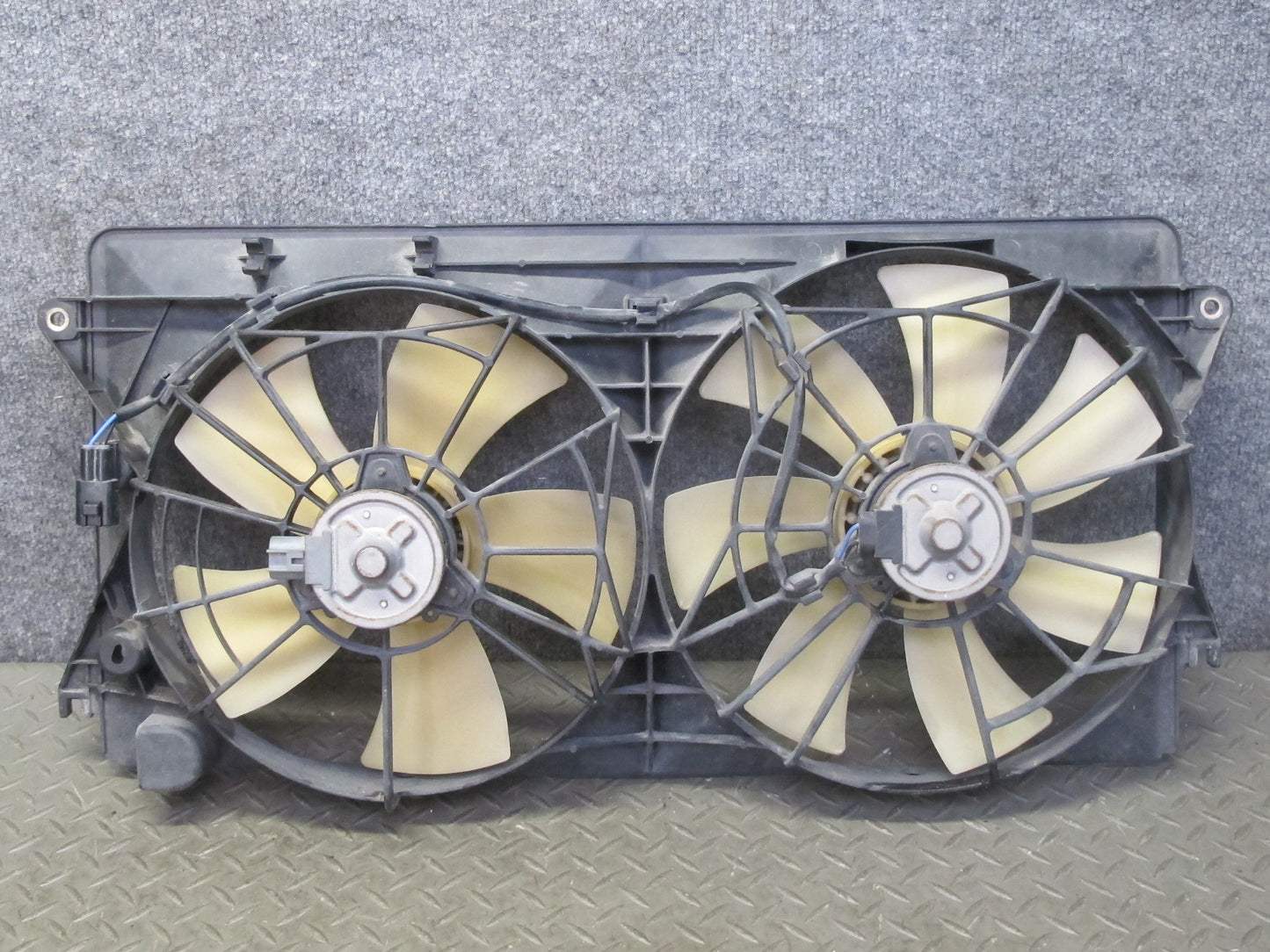 00-05 Toyota MR2 Spyder ZZW30L Engine Radiator Cooling Fan Motor Shroud OEM