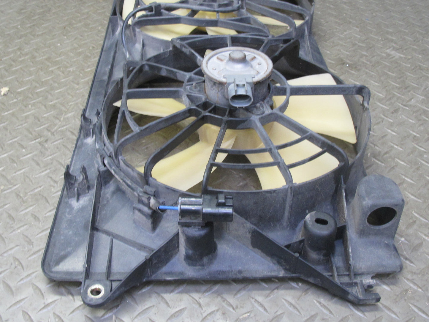 00-05 Toyota MR2 Spyder ZZW30L Engine Radiator Cooling Fan Motor Shroud OEM