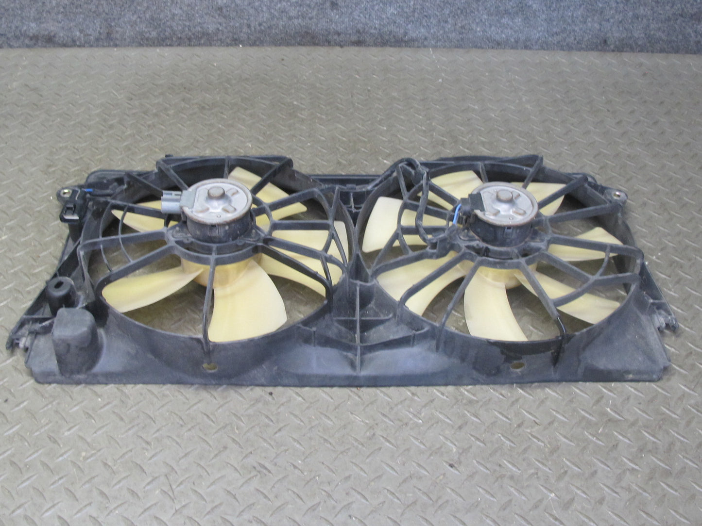 00-05 Toyota MR2 Spyder ZZW30L Engine Radiator Cooling Fan Motor Shroud OEM