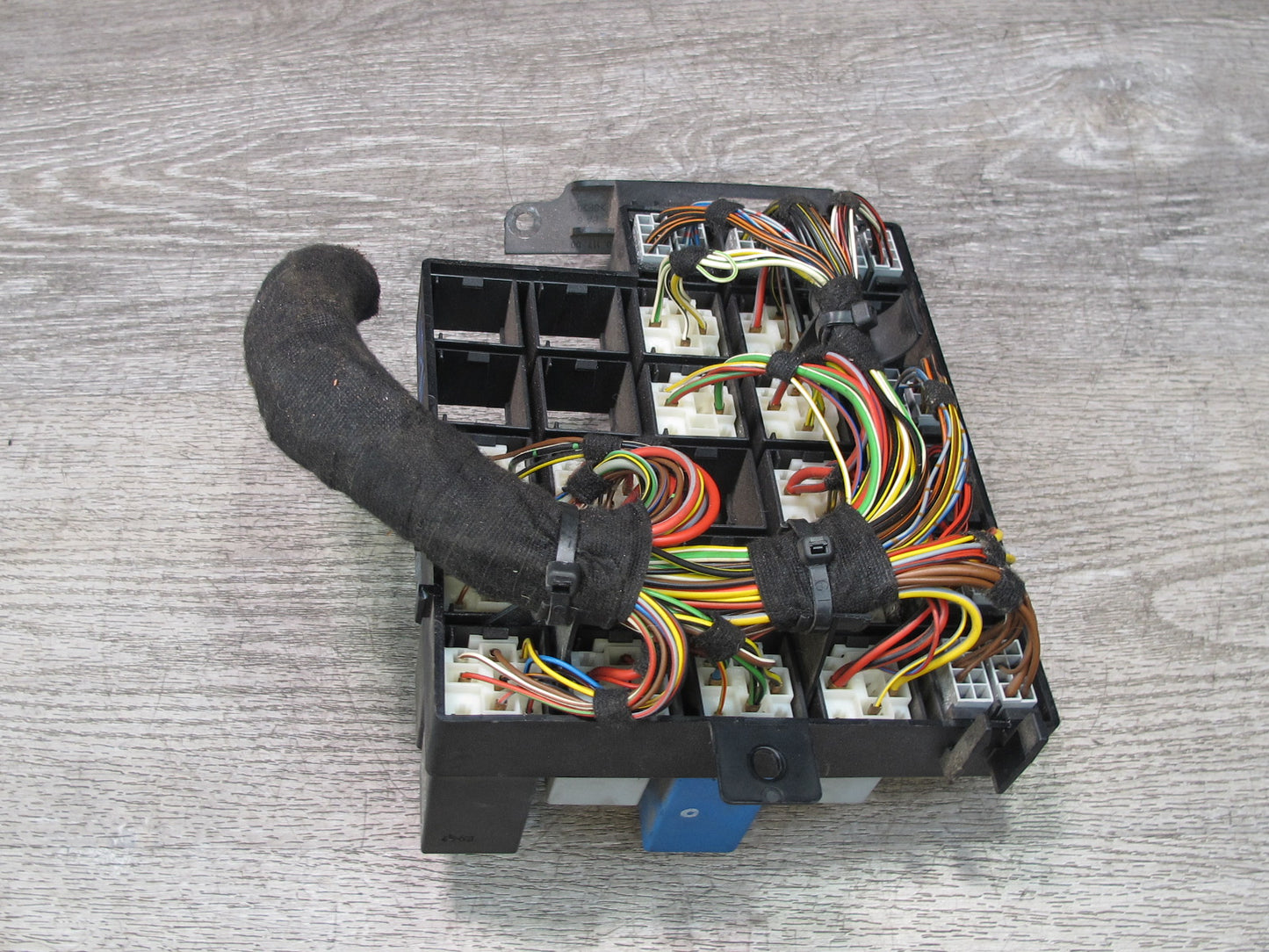 2002-2005 Porsche 911 Carrera 996 Junction Fuse Relay Box Module Unit