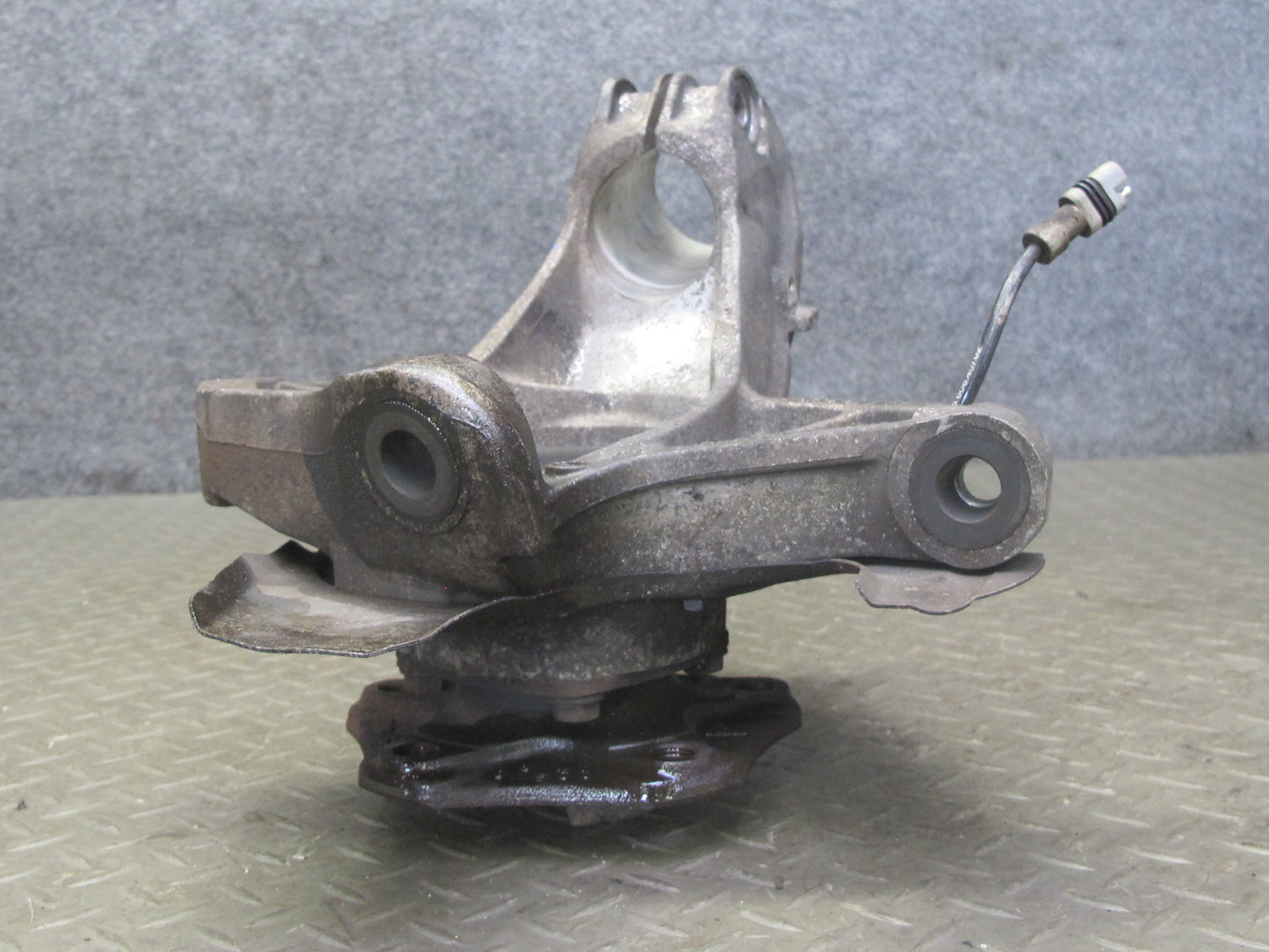 1999-2005 Porsche 911 996 Front Left Side Spindle Knuckle Wheel Hub Bearing