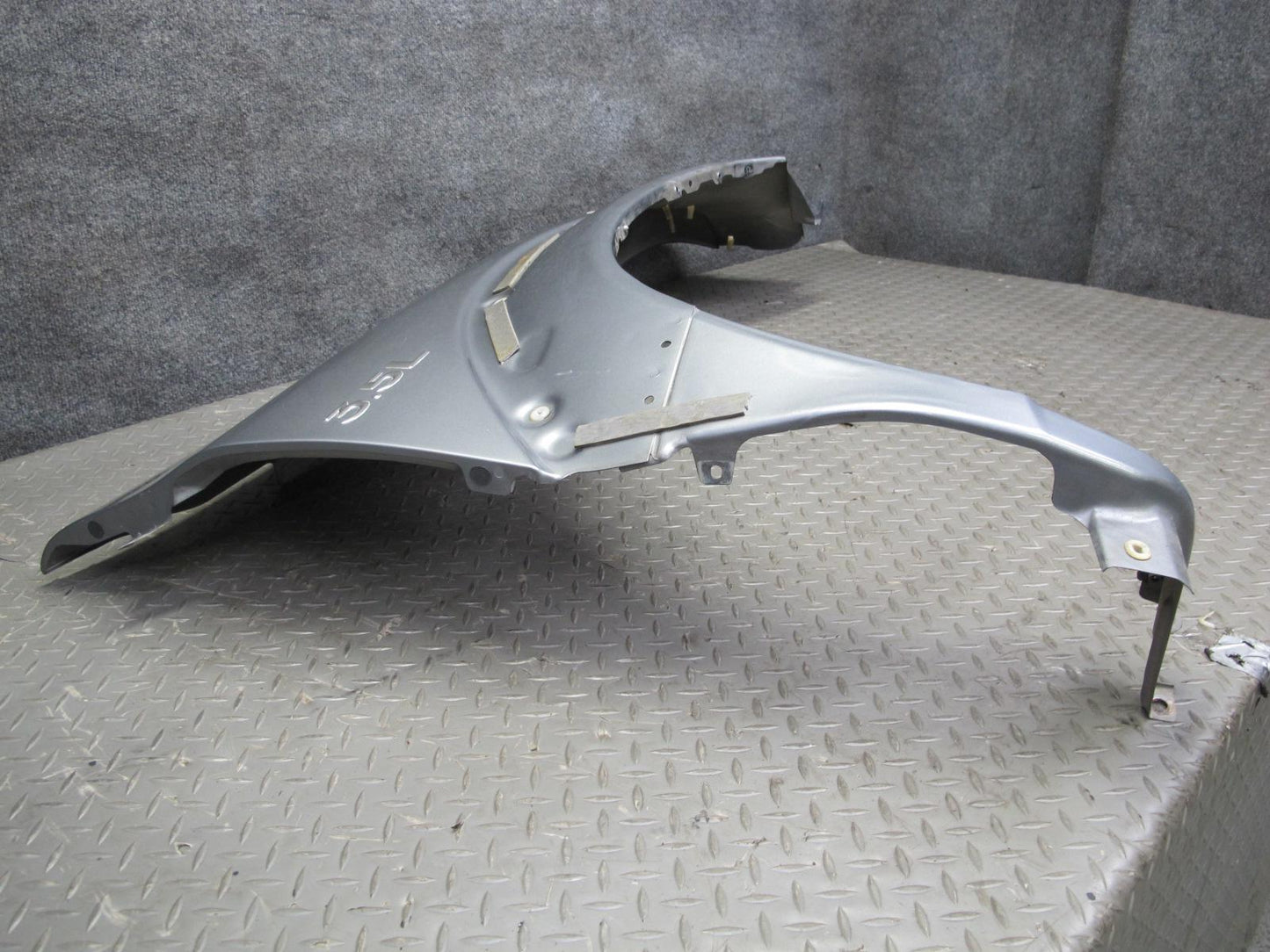 99-01 Isuzu Vehicross Front Right Fender Shell Panel Kaiser Silver Metallic OEM