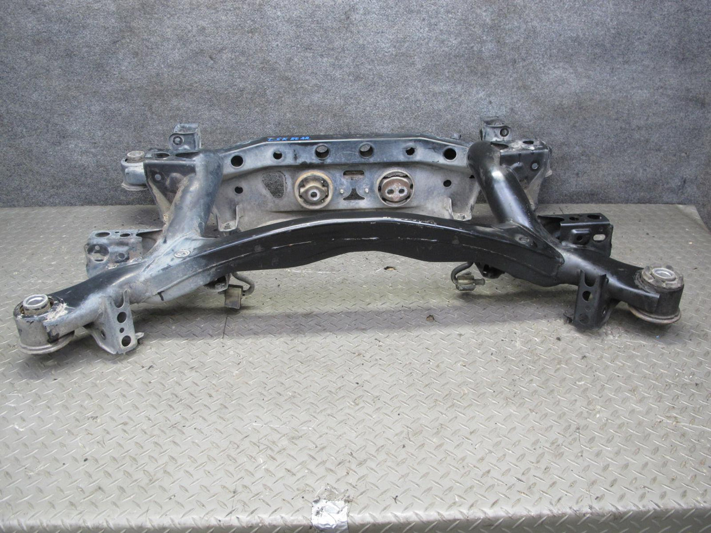 01-06 Lexus UCF30L LS430 Rear Suspension Subframe Crossmember Carrier OEM