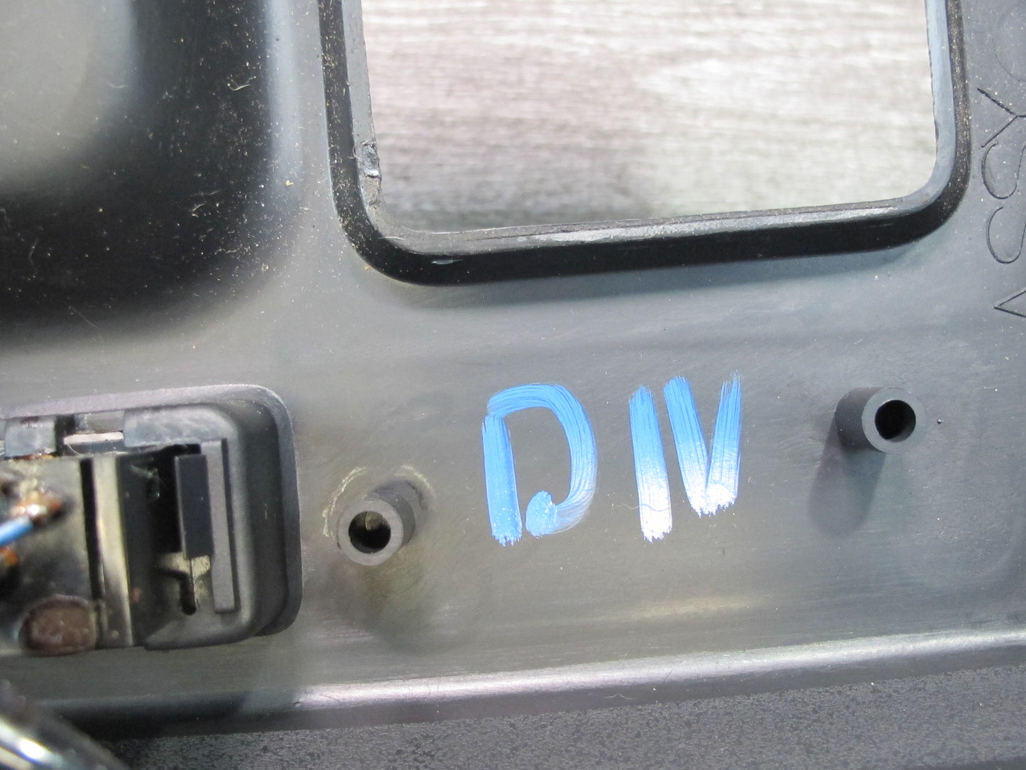 99-01 Isuzu Vehicross Center Console Shifter Trim Panel 8971203720 OEM