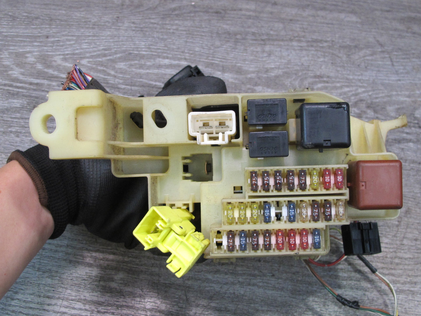 00-05 Toyota MR2 Spyder ZZW30L Interior Dash Fuse Relay Box Module OEM