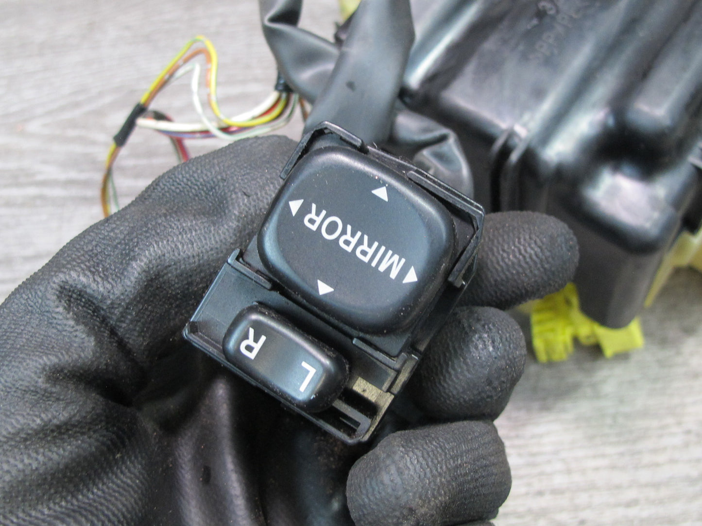 00-05 Toyota MR2 Spyder ZZW30L Interior Dash Fuse Relay Box Module OEM