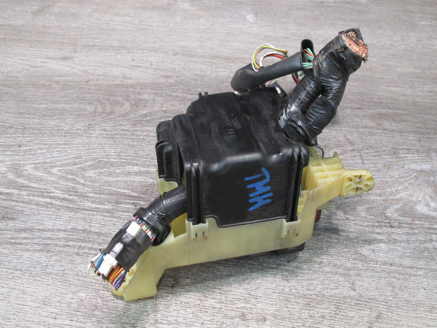 00-05 Toyota MR2 Spyder ZZW30L Interior Dash Fuse Relay Box Module OEM