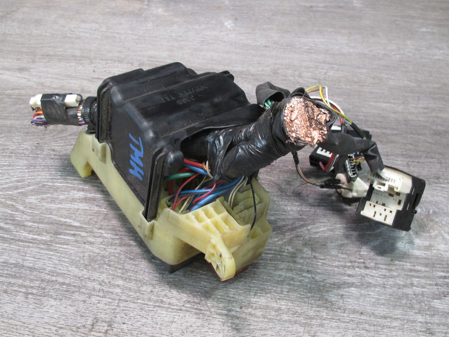 00-05 Toyota MR2 Spyder ZZW30L Interior Dash Fuse Relay Box Module OEM