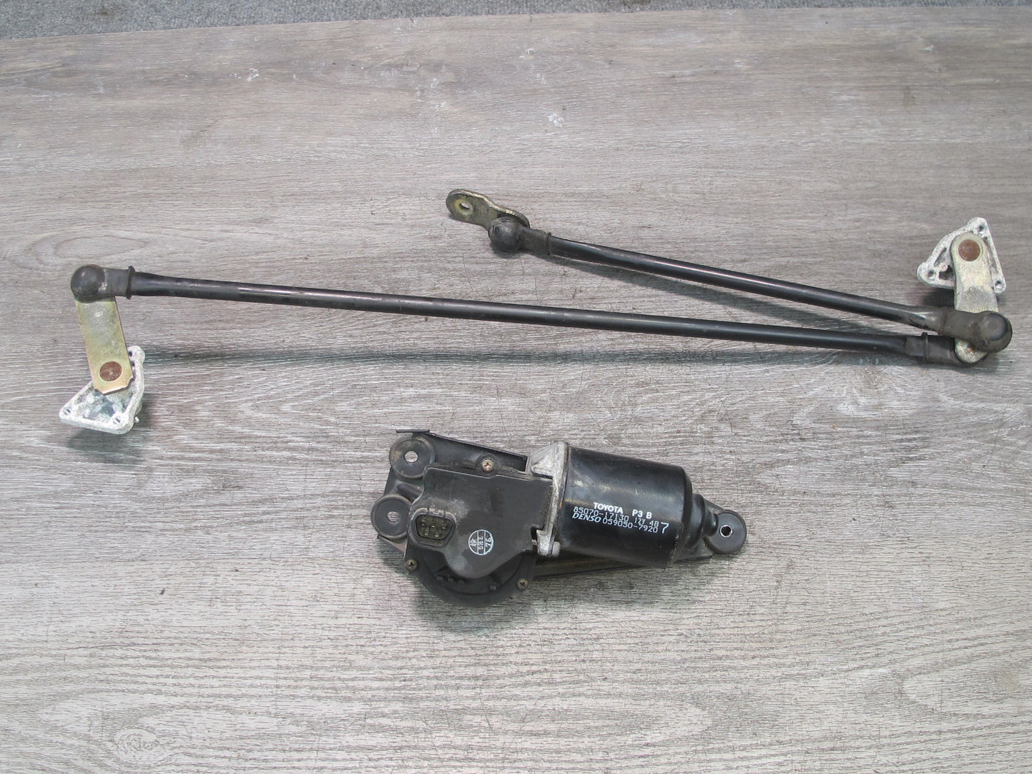 00-05 Toyota MR2 Spyder ZZW30L Windshield Wiper Transmission Linkage w Motor OEM