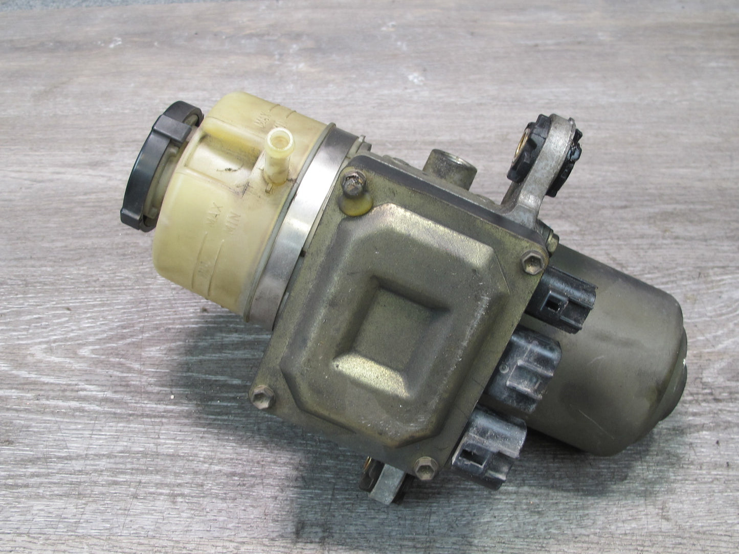 00-05 Toyota MR2 Spyder ZZW30L Power Steering Pump 89657-17010 OEM