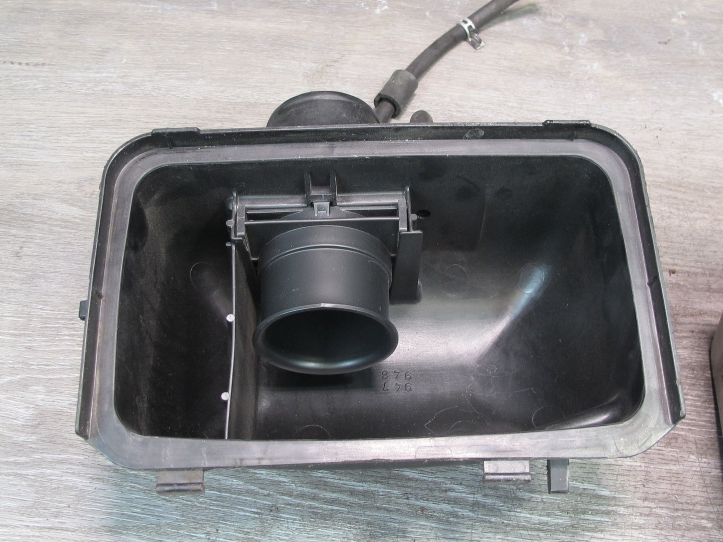00-05 Toyota MR2 Spyder ZZW30L Air Intake Cleaner Filter Box w Sensor OEM