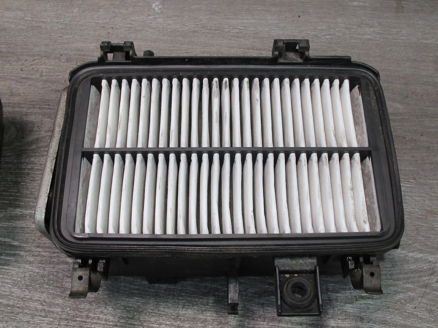 00-05 Toyota MR2 Spyder ZZW30L Air Intake Cleaner Filter Box w Sensor OEM
