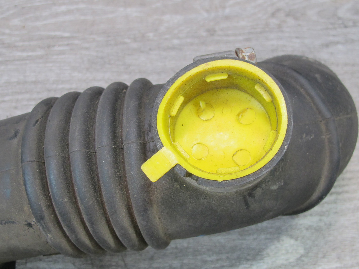 00-05 Toyota MR2 Spyder ZZW30L Air Intake Hose Duct Pipe Line 17881-22050 OEM