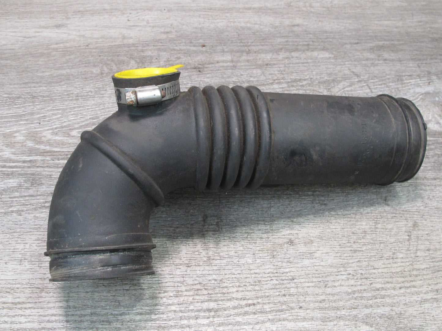 00-05 Toyota MR2 Spyder ZZW30L Air Intake Hose Duct Pipe Line 17881-22050 OEM