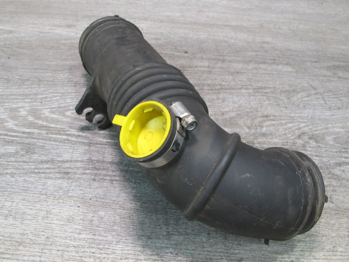 00-05 Toyota MR2 Spyder ZZW30L Air Intake Hose Duct Pipe Line 17881-22050 OEM
