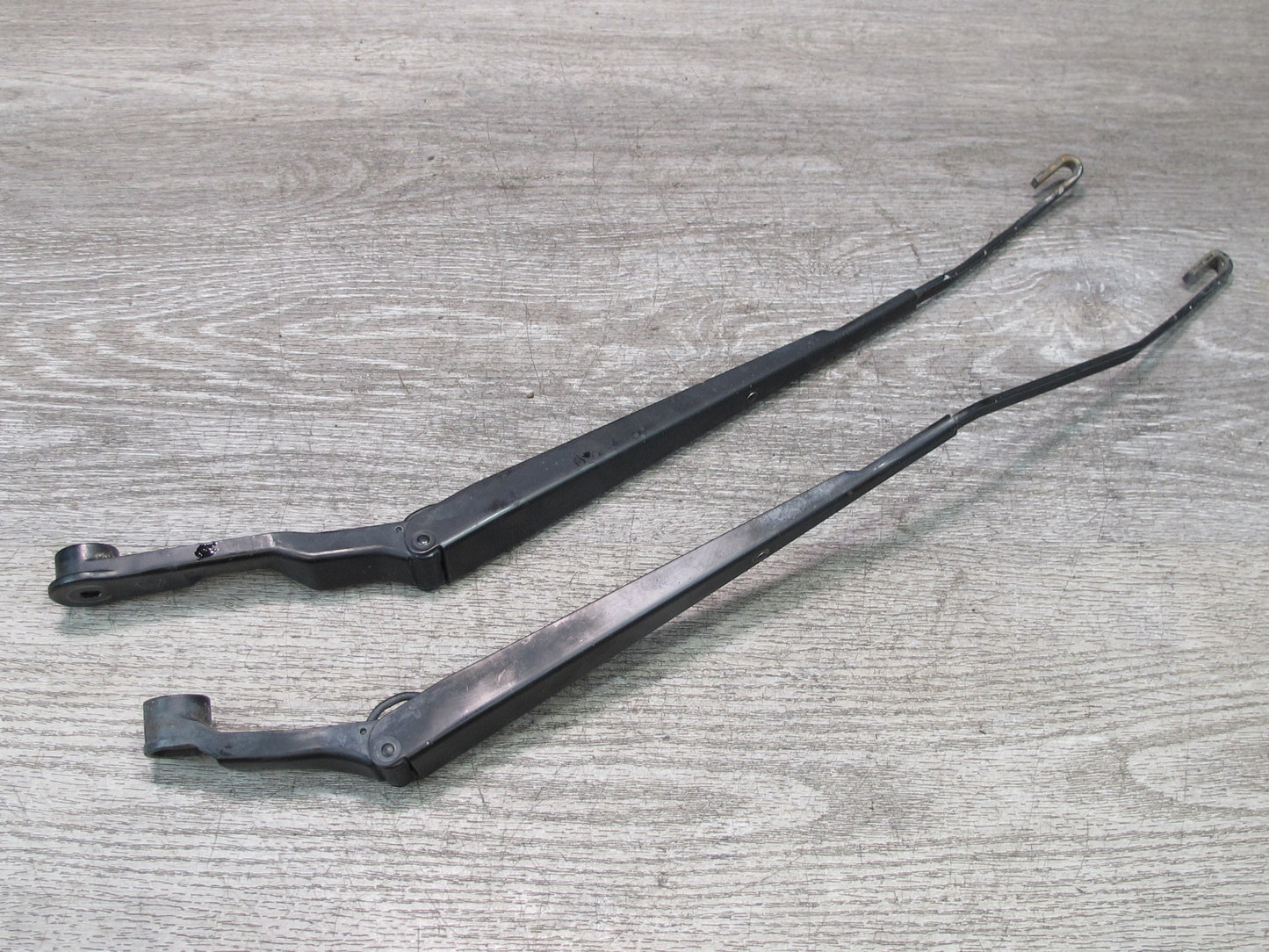 00-05 Toyota MR2 Spyder ZZW30L Set of 2 Front Left & Right Wiper Arm OEM
