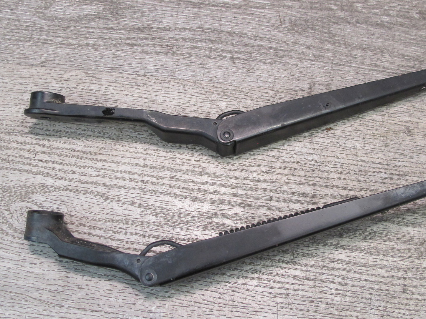 00-05 Toyota MR2 Spyder ZZW30L Set of 2 Front Left & Right Wiper Arm OEM