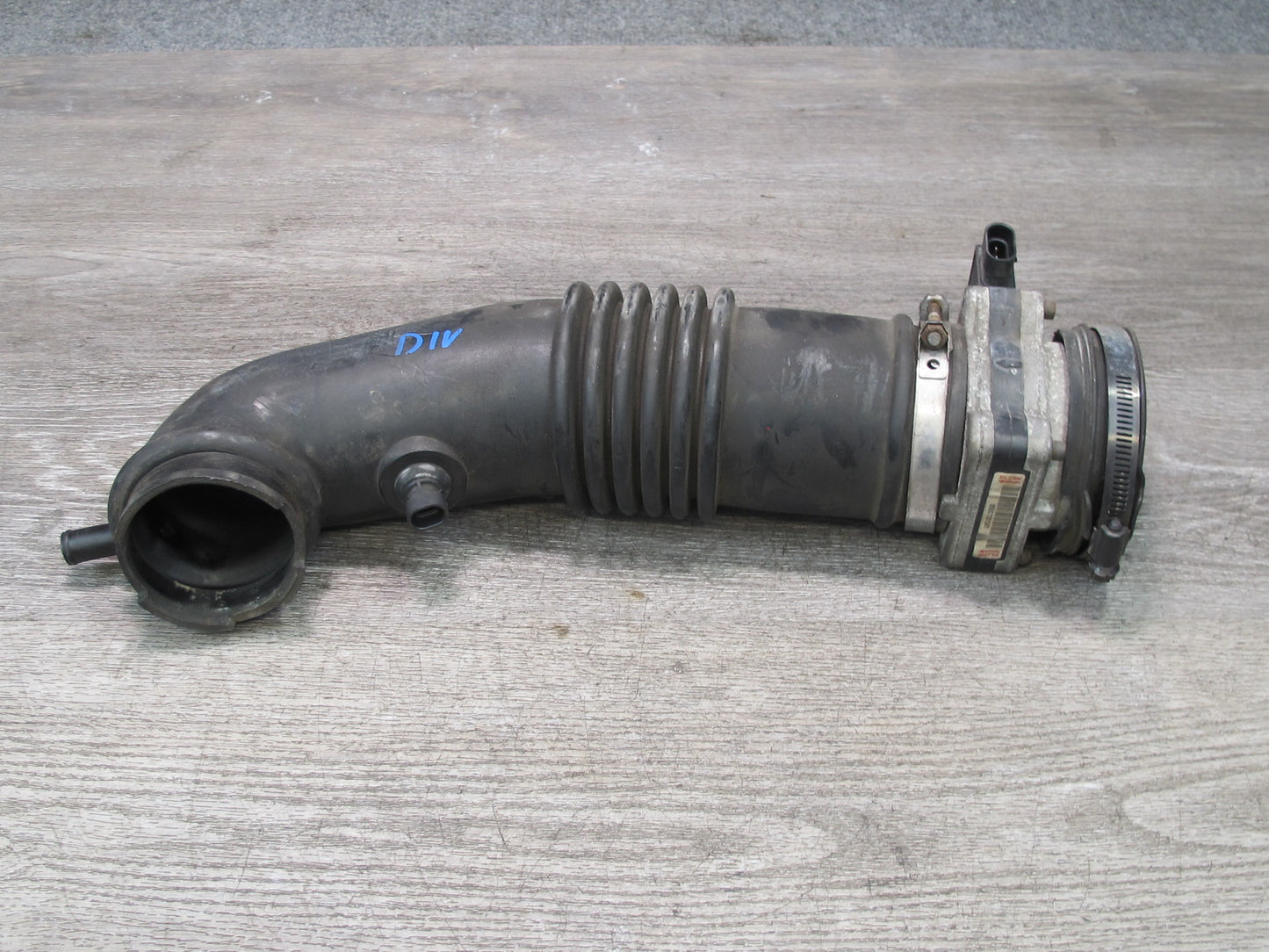99-01 Isuzu Vehicross Air Intake Duct Pipe w Mass Air Flow Meter MAF Sensor OEM