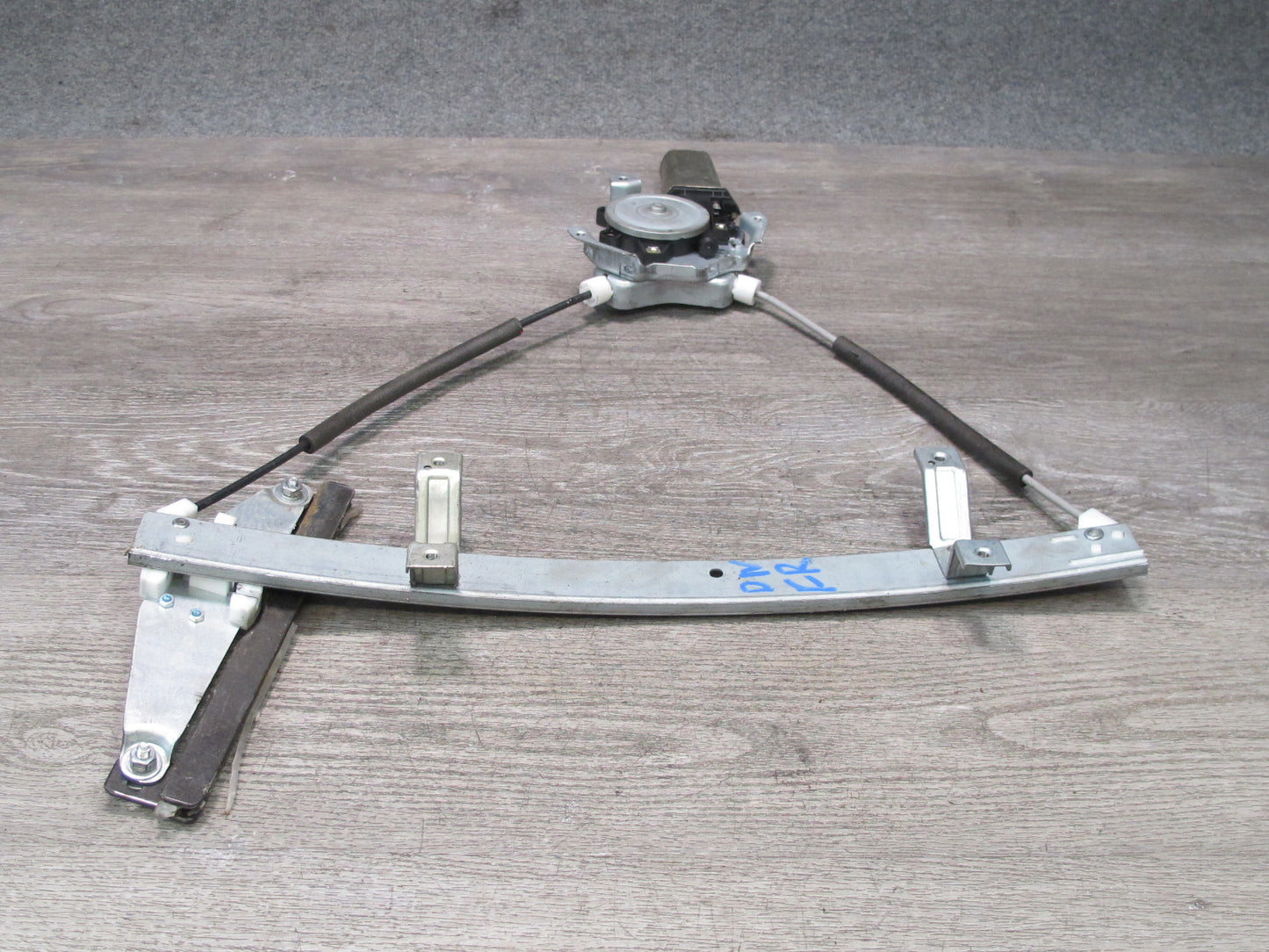 99-01 Isuzu Vehicross Front Right Passenger Door Window Regulator w Motor OEM