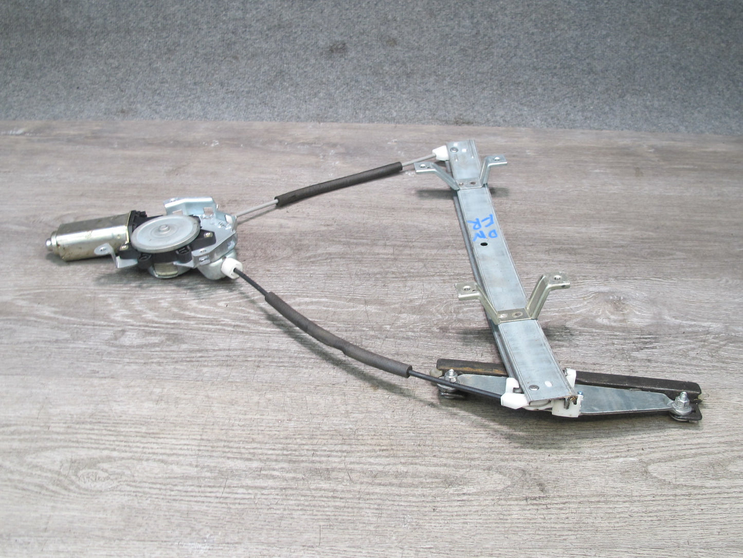 99-01 Isuzu Vehicross Front Right Passenger Door Window Regulator w Motor OEM