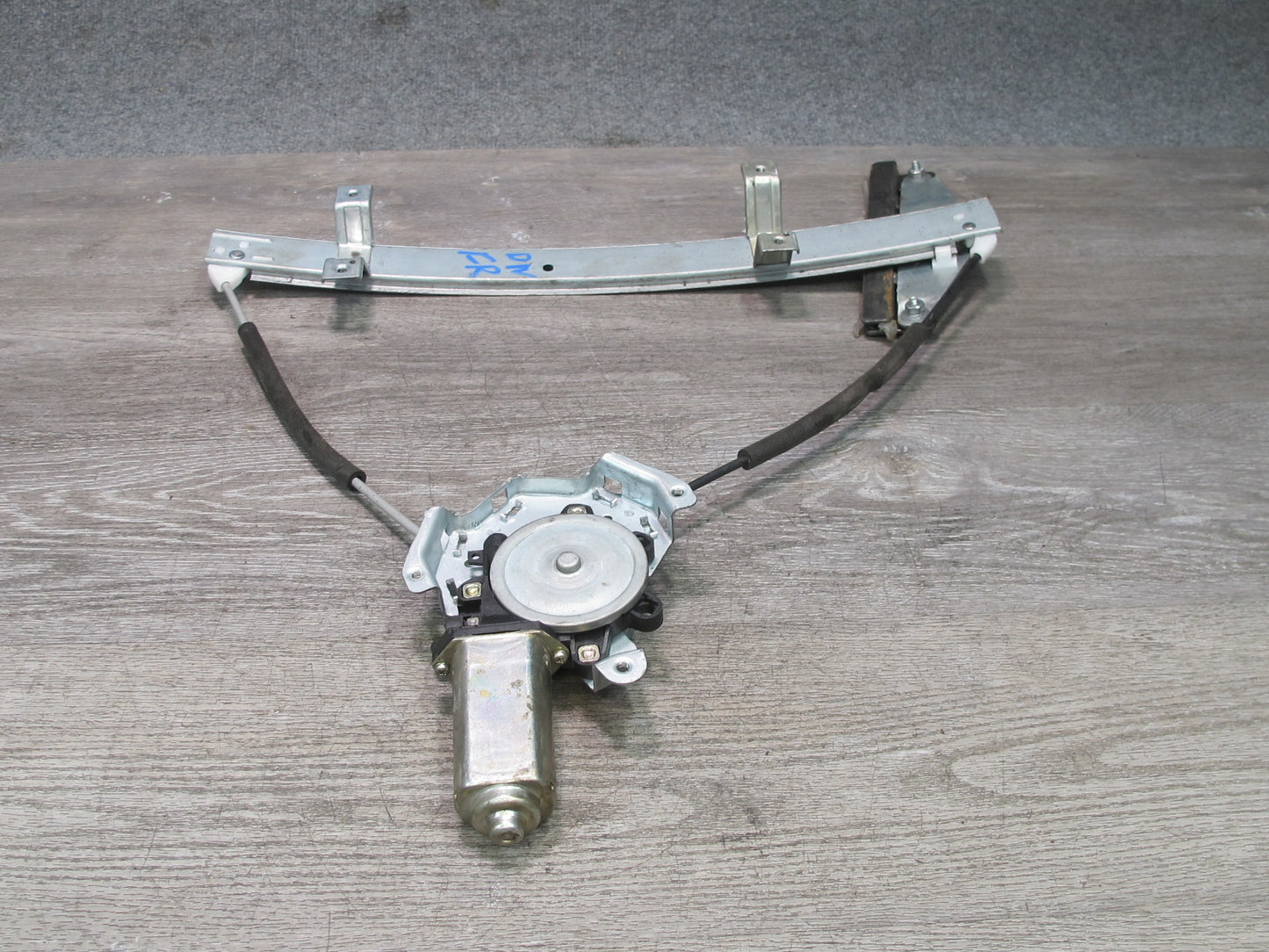 99-01 Isuzu Vehicross Front Right Passenger Door Window Regulator w Motor OEM