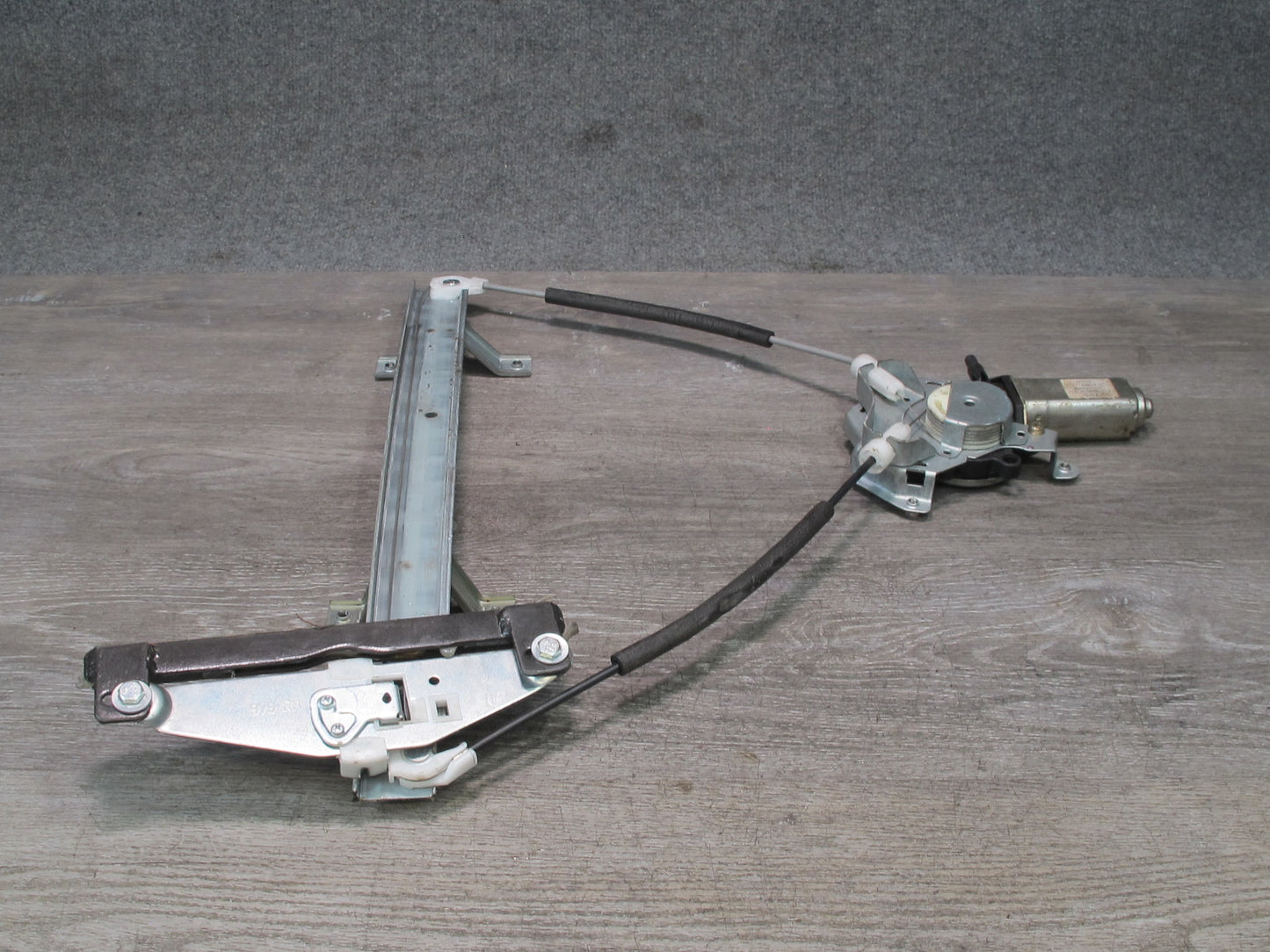 99-01 Isuzu Vehicross Front Right Passenger Door Window Regulator w Motor OEM