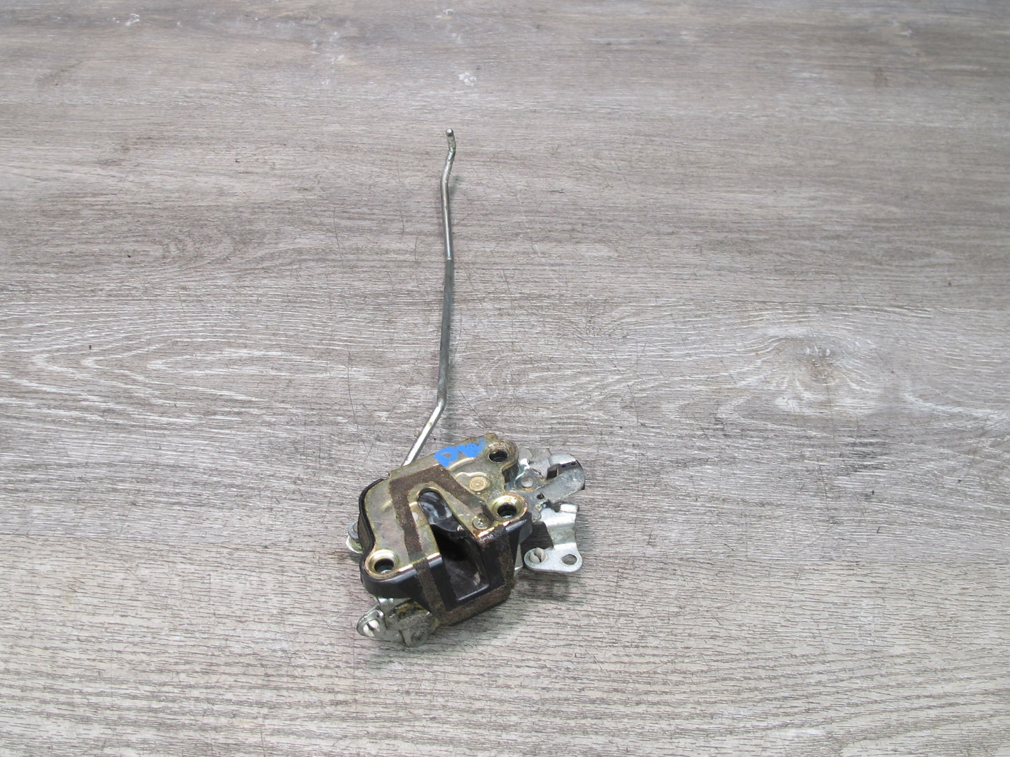 99-01 Isuzu Vehicross Front Right Passenger Door Lock Latch OEM