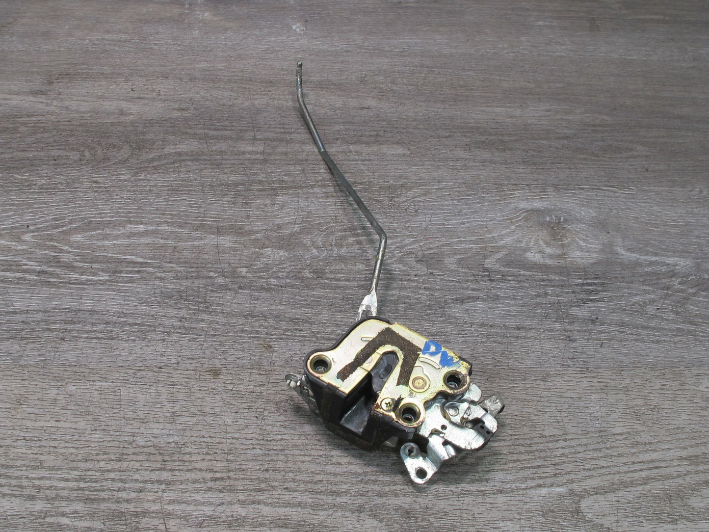 99-01 Isuzu Vehicross Front Right Passenger Door Lock Latch OEM