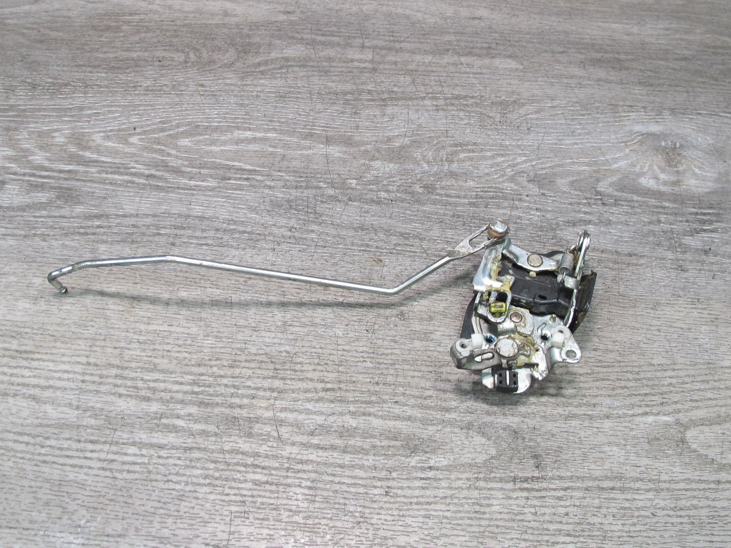 99-01 Isuzu Vehicross Front Right Passenger Door Lock Latch OEM