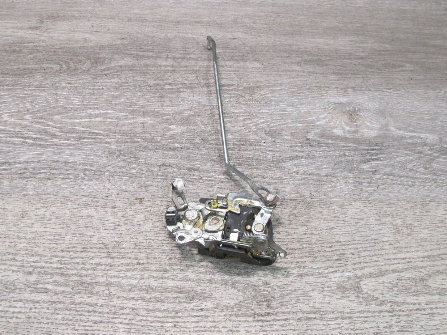 99-01 Isuzu Vehicross Front Right Passenger Door Lock Latch OEM
