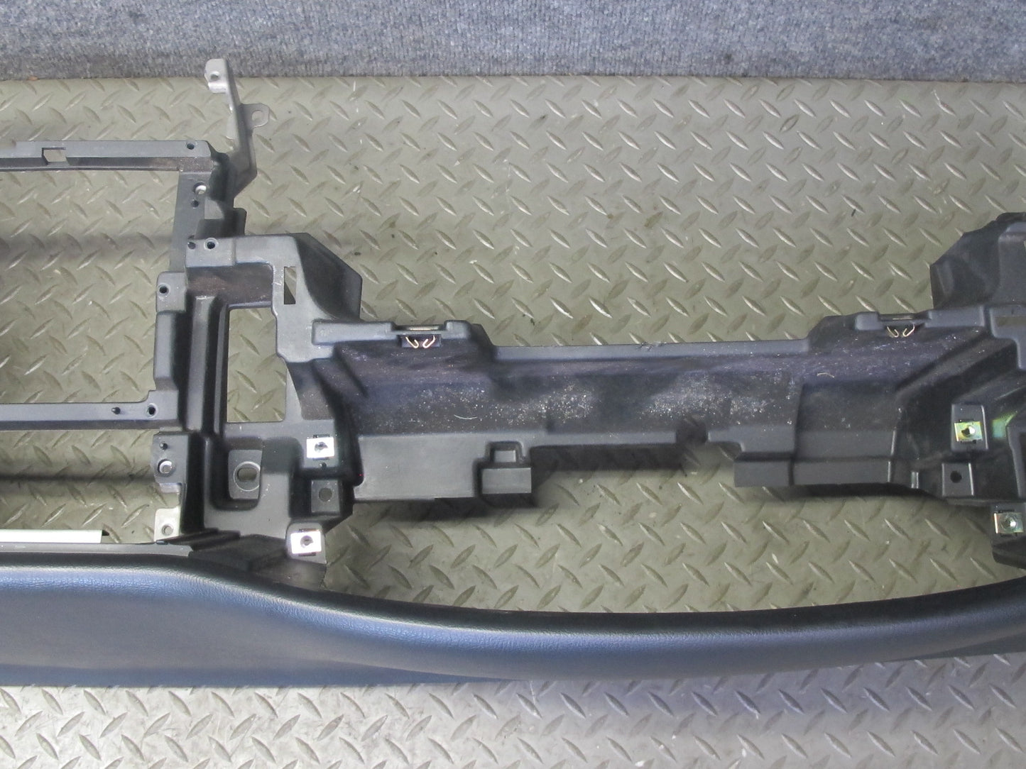 99-01 Isuzu Vehicross Front Dash Dashboard Instrument Panel Assembly Black OEM