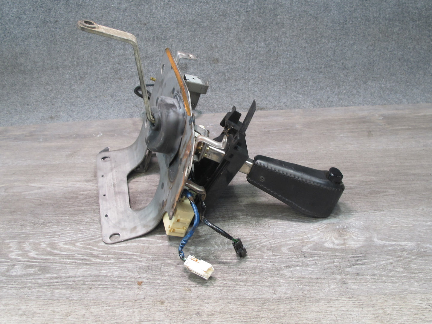99-01 Isuzu Vehicross A/T Automatic Transmission Shifter w Bracket & Cable OEM