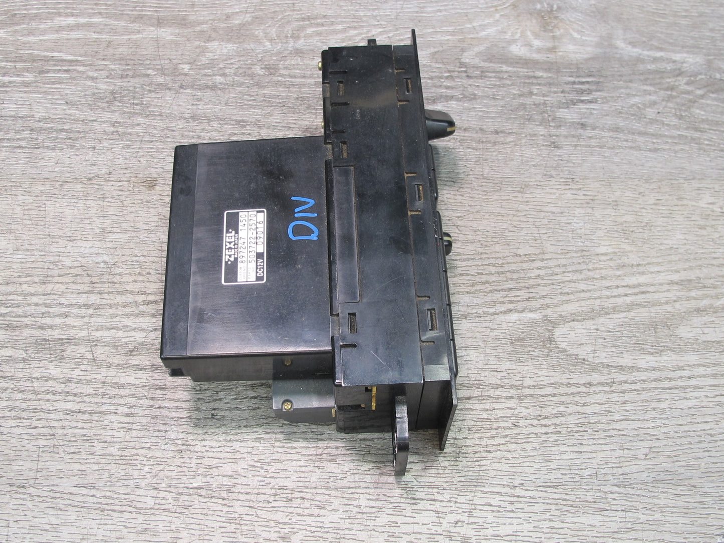 00-01 Isuzu Vehicross A/C Heater Climate Control Switch Panel 8972471450 OEM