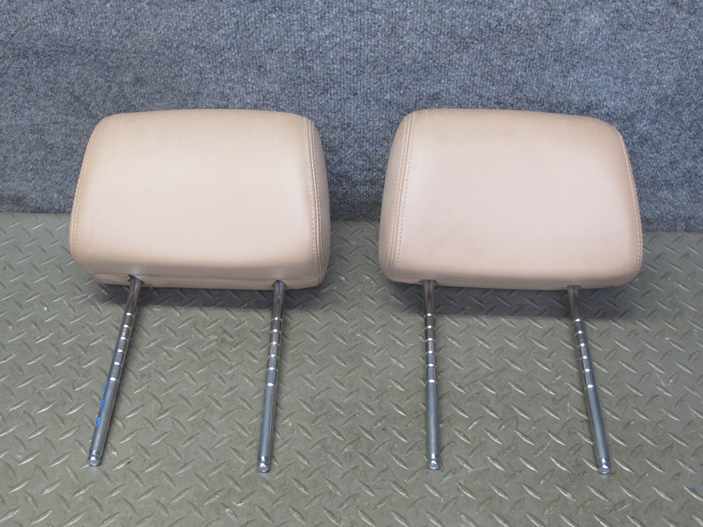 96-99 BMW E36 325iC 328iC Set of 2 Front Left & Right Seat Leather Headrest OEM