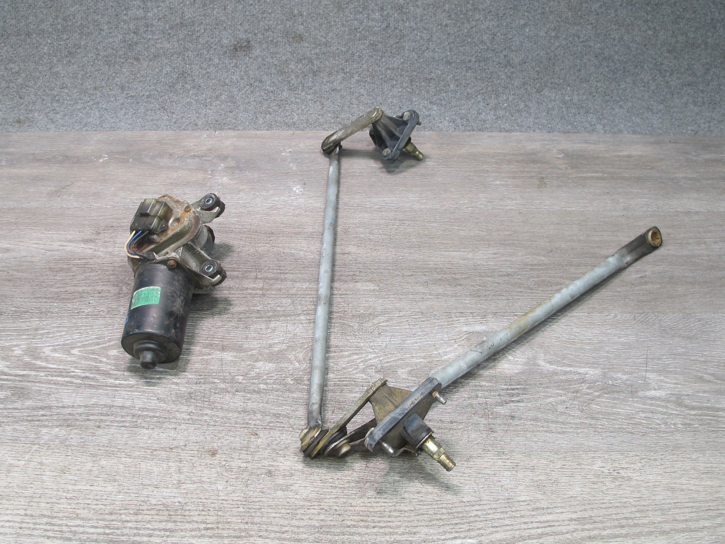 99-01 Isuzu Vehicross Front Windshield Wiper Transmission Linkage w Motor OEM