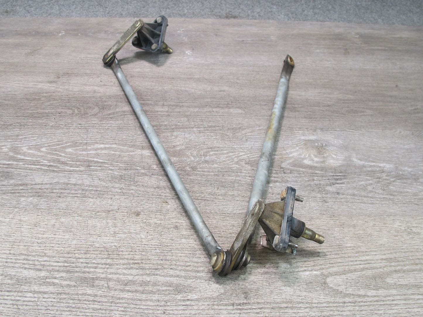 99-01 Isuzu Vehicross Front Windshield Wiper Transmission Linkage w Motor OEM