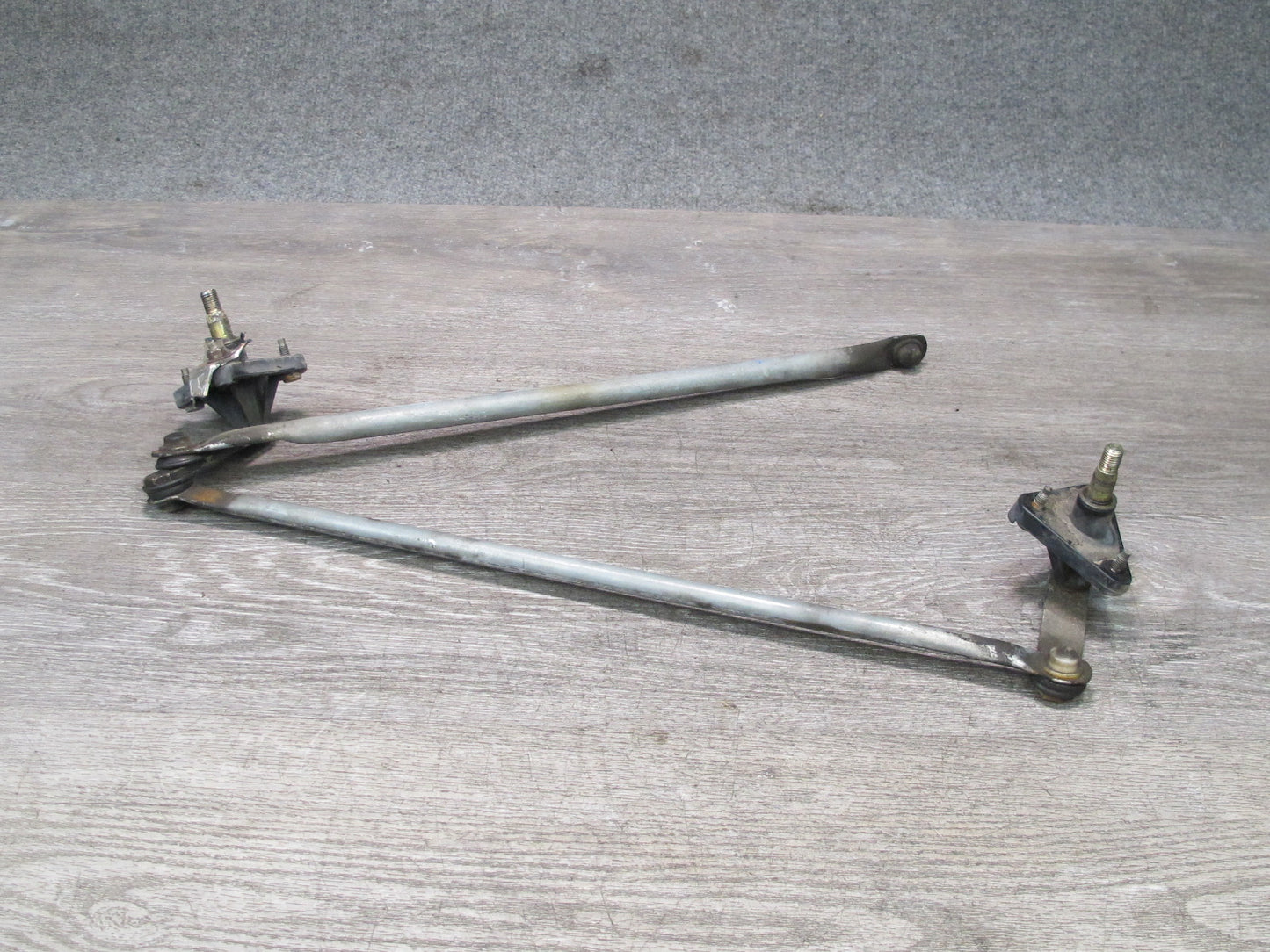 99-01 Isuzu Vehicross Front Windshield Wiper Transmission Linkage w Motor OEM