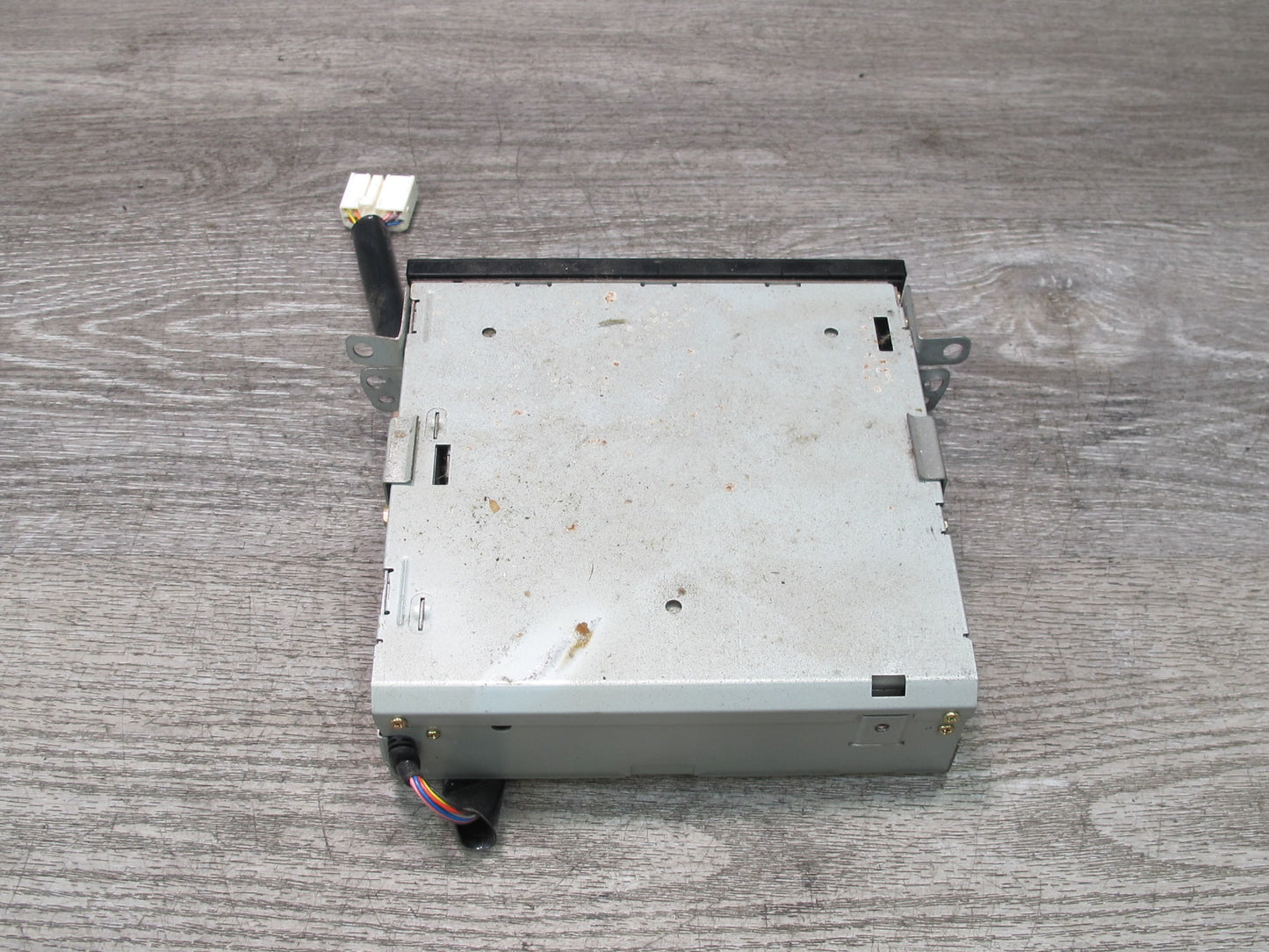 99-01 Isuzu Vehicross 6 Disc CD Changer Player 113001-5070 OEM