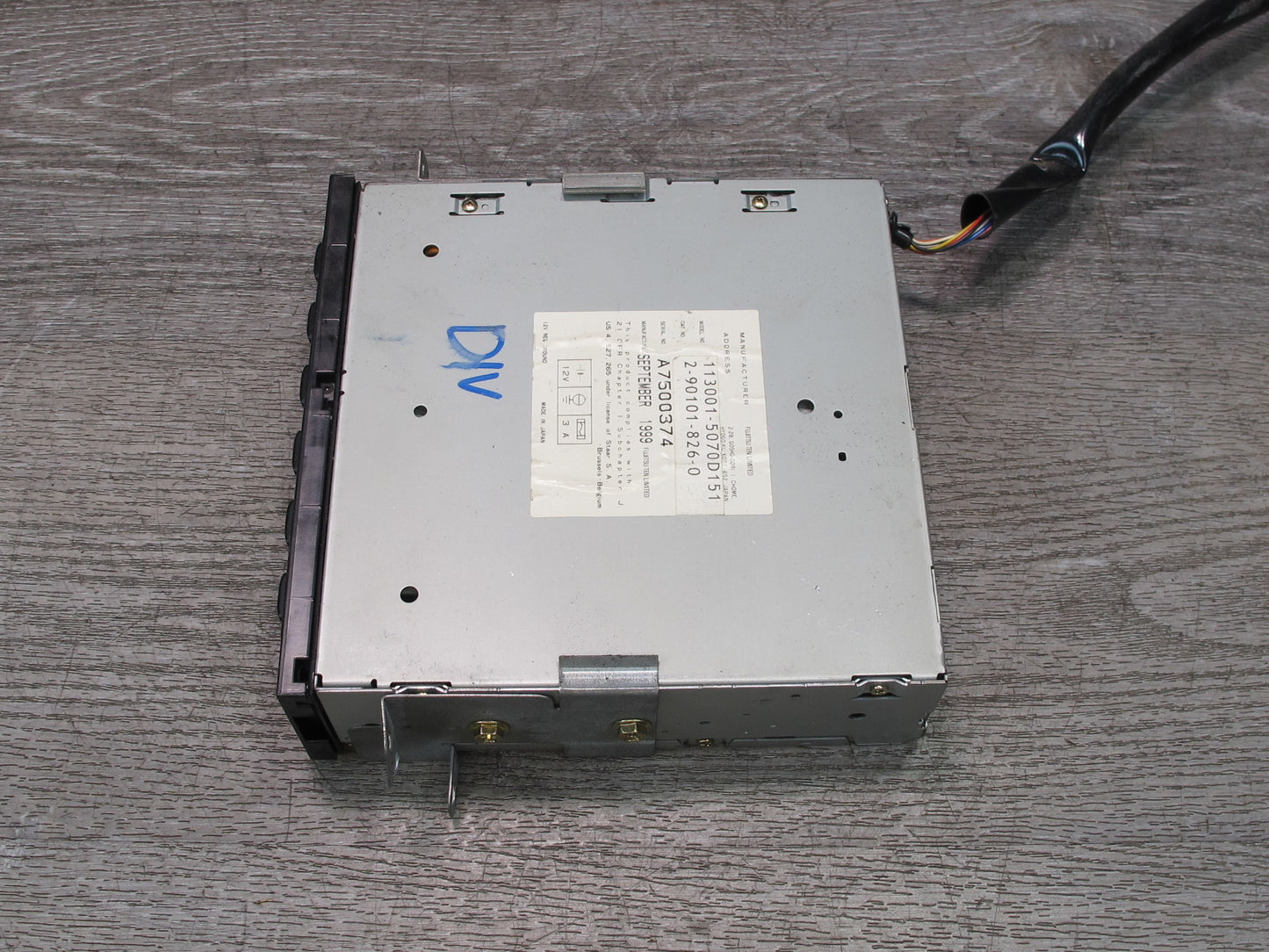 99-01 Isuzu Vehicross 6 Disc CD Changer Player 113001-5070 OEM