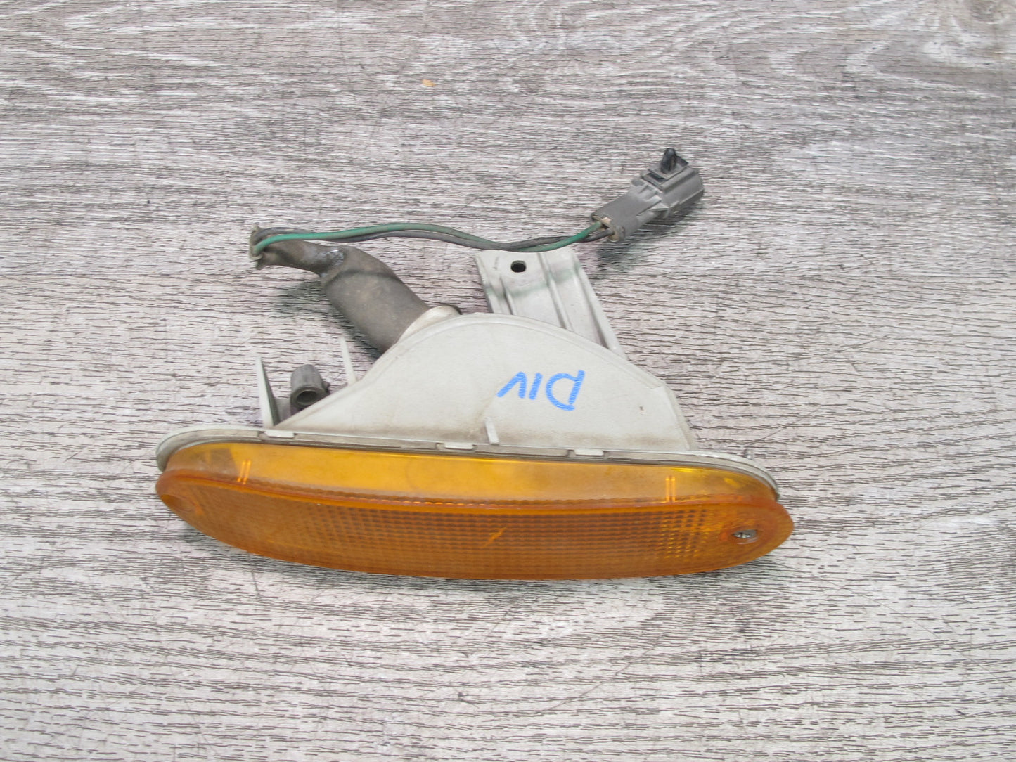 99-01 Isuzu Vehicross Front Bumper Right Turn Signal Light Lamp OEM