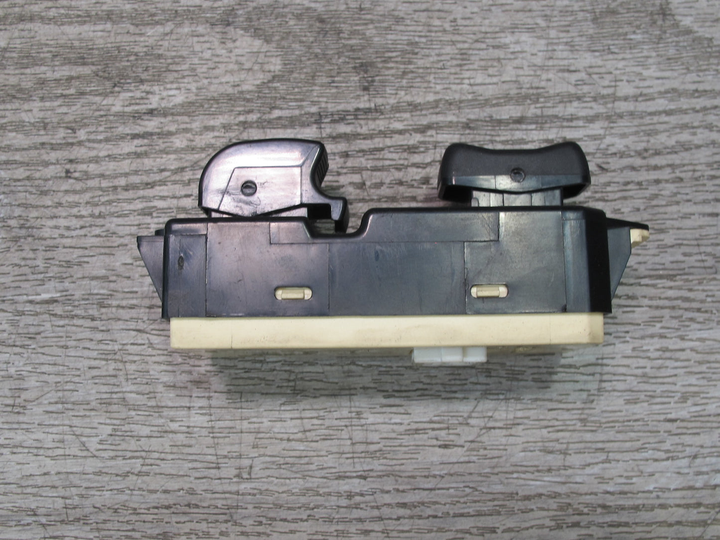 99-01 Isuzu Vehicross Front Right Passenger Door Lock Unlock Window Switch OEM
